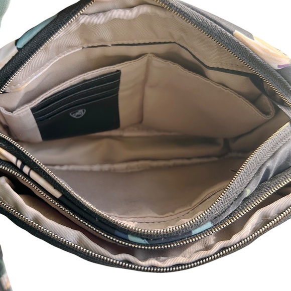 Travelon Anti-Theft RFID Crossbody Travel Bag *LOOKS NEW* - Picture 10 of 15